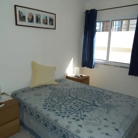 Manuel Terrace House אלבור